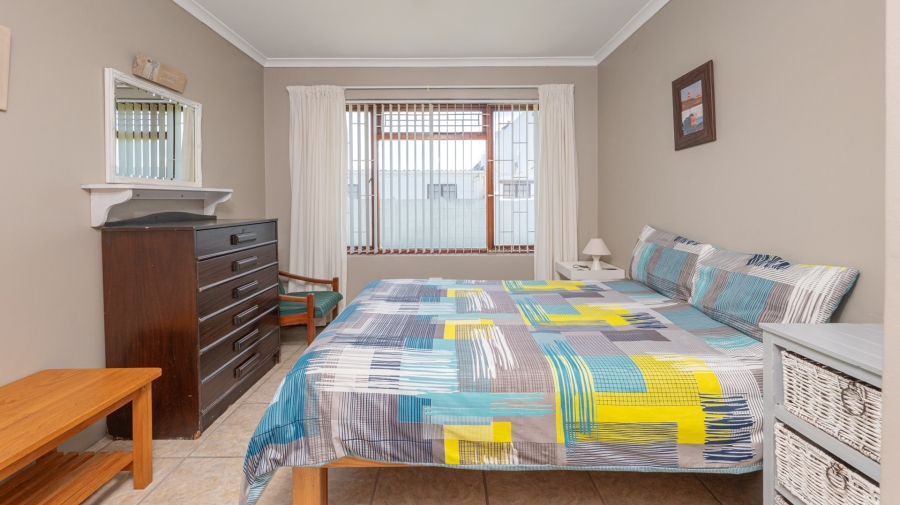 4 Bedroom Property for Sale in Struisbaai Western Cape